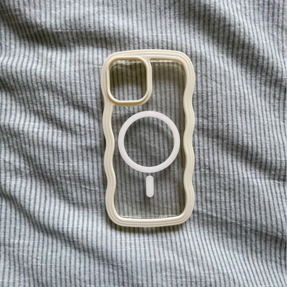 Wavy clear IPhone 12 Pro case